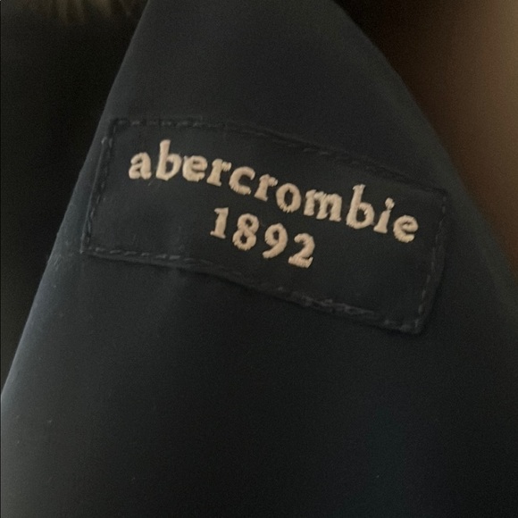 Boys Abercrombie Kids Navy Jacket with Red Plaid Lining. Hooded fur. Size 8 - Picture 7 of 9